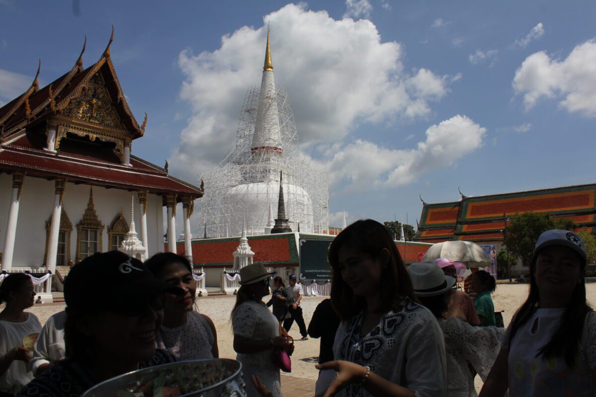 The "Hae Pha Phra Bot" Procession: A Legacy of Enduring Faith and Spiritual Roots Travel like the wind : Suchart choolee
