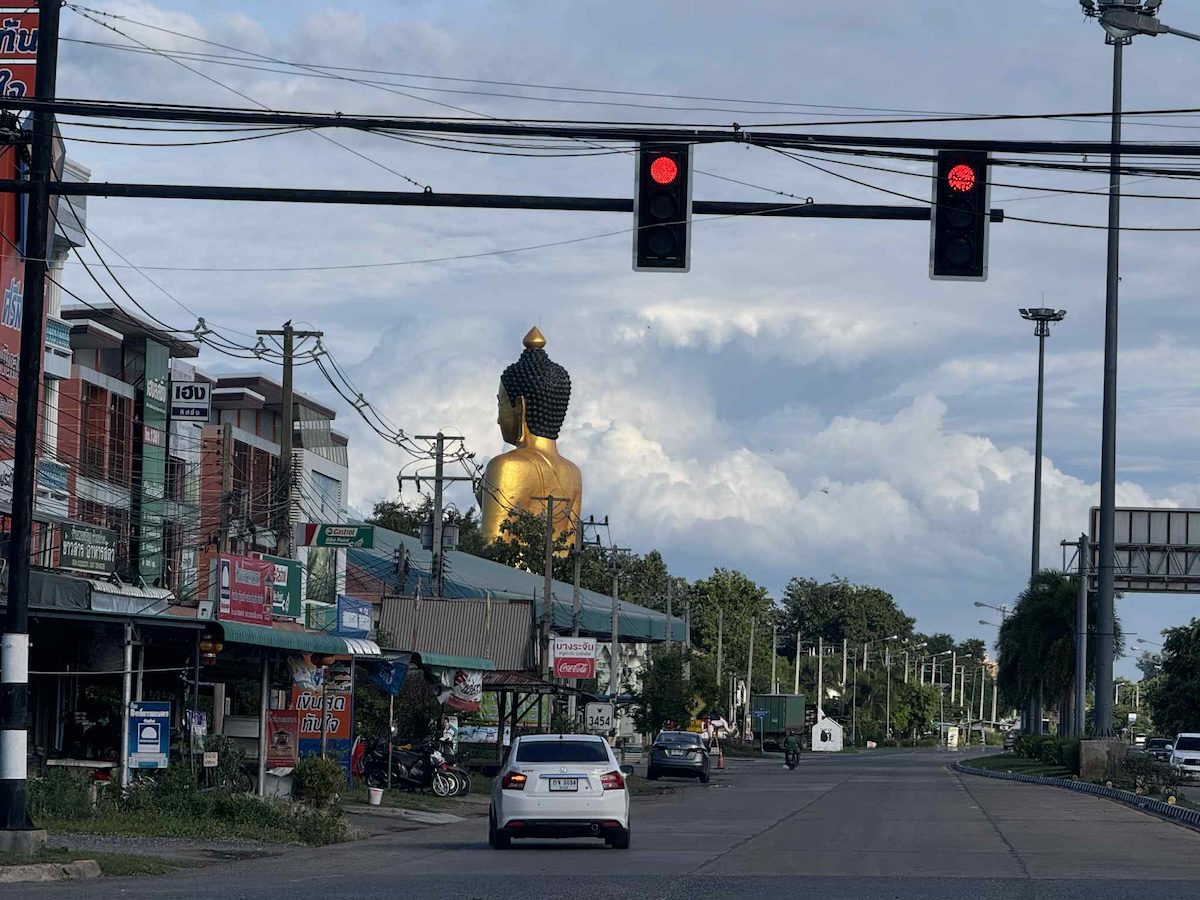 The Maenam Noi Kiln Site: A Vital Cog Driving the Greatness of the Ayutthaya Kingdom Travel like the wind : Suchart choolee The significance of the Maenam Noi kilns was not limited to local production. The products from here were the economic lifeblood that nourished the prosperity of Ayutthaya. Pottery from this production site was transported throughout the kingdom and exported to lands overseas, creating wealth and reflecting the technological advancements in production at the time. To visit the Maenam Noi Kiln Site today is to journey back in time to witness the foundations of the nation's past economic strength. https://the365daytravel.com/the-maenam-noi-kiln-site/