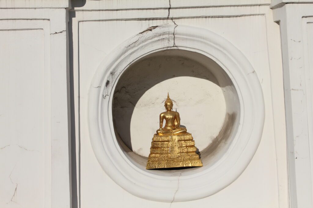 Golden Buddha statues at Wat Prayurawongsawat Worawihan, Bangkok, Thailand.
