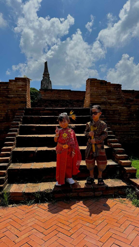 Wat Chaiwatthanaram: Light and Shadow of the Universe in the Flowing River