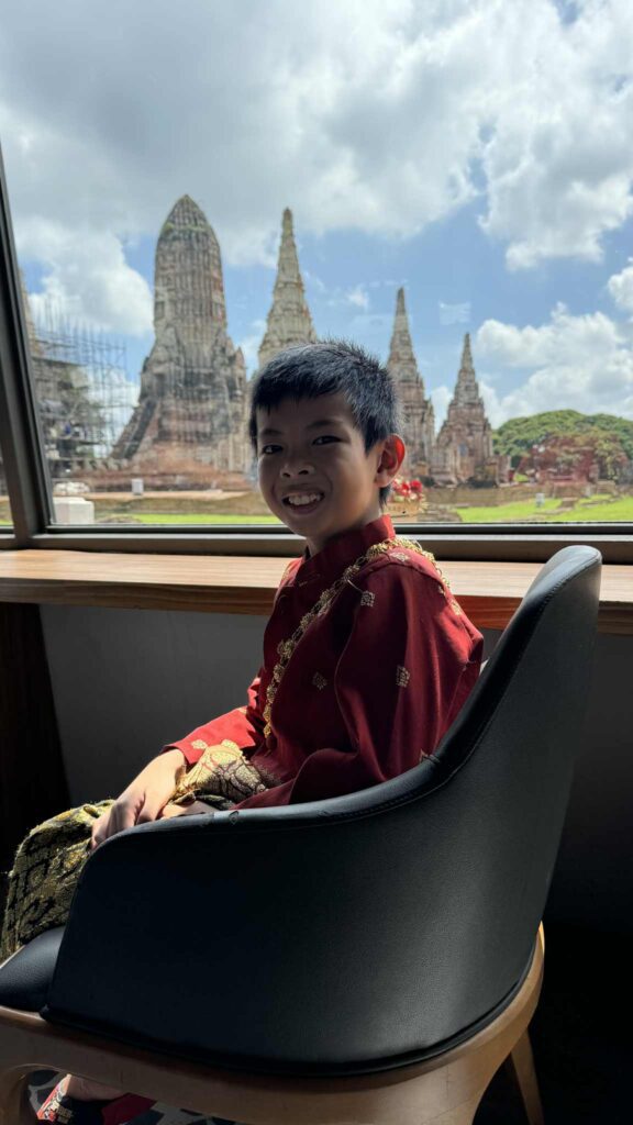 Wat Chaiwatthanaram: Light and Shadow of the Universe in the Flowing River