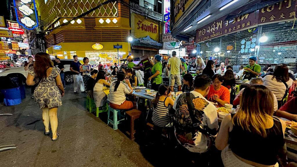 Nighttime street scene in Yaowarat, Bangkok – vibrant Chinatown with street food and restaurants."