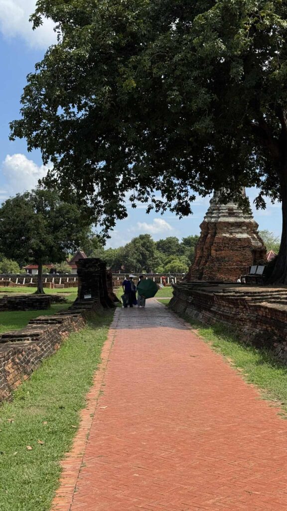 Wat Chaiwatthanaram: Light and Shadow of the Universe in the Flowing River