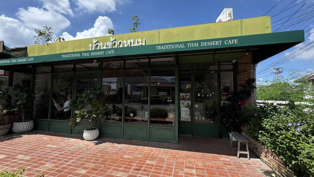 Baan Kao Nhom – A traditional Thai dessert café offering authentic sweets and snacks.