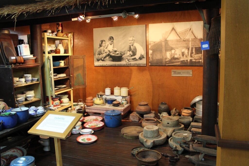 Bangkok Noi Community Museum is a local museum that preserves the neighborhood’s history.