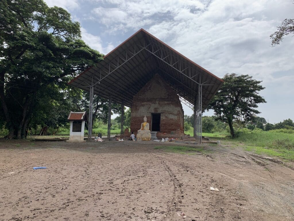 Wat Song Phi Nong (Abandoned Temple), Pathum Thani