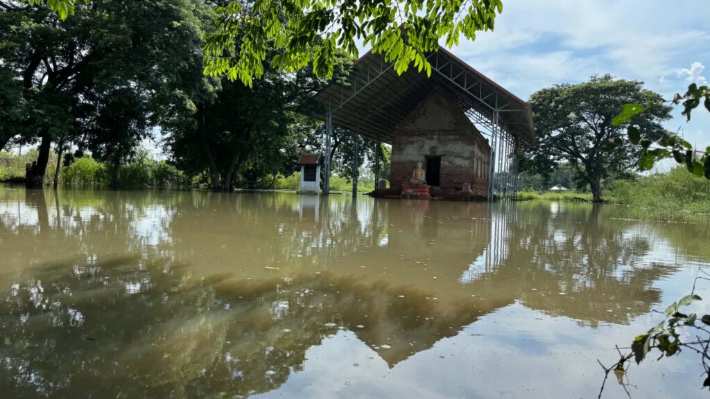 Wat Song Phi Nong (Abandoned Temple), Pathum Thani